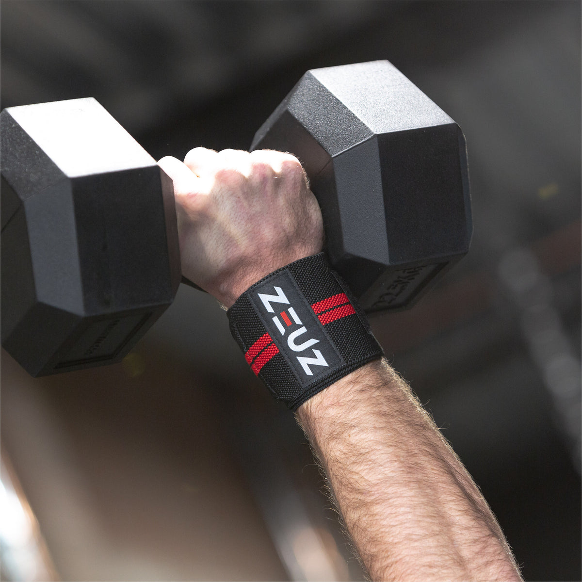ZEUZ Polsbanden zwart met rode strepen tijdens dumbell workout– ondersteuning zonder beperking