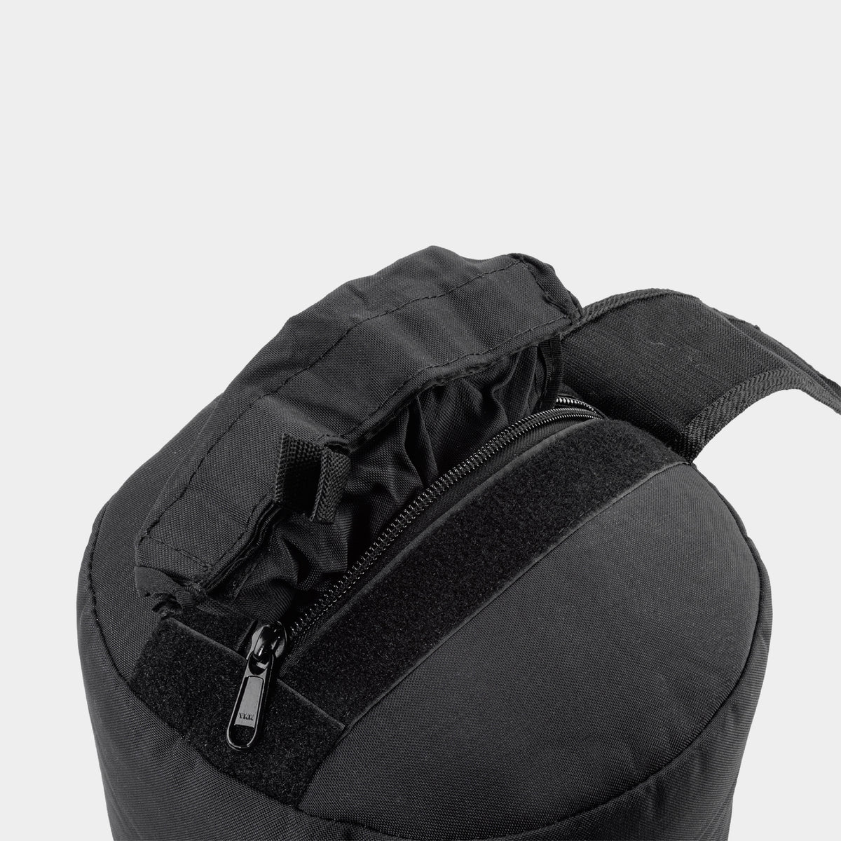ZEUZ Strongman Sandbag – zak openen stap 2 bij openen en vullen van de zak