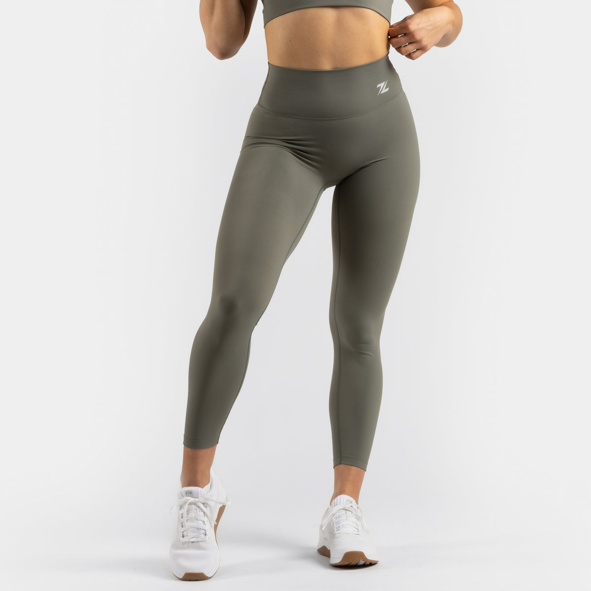 ZEUZ Sportlegging lang olijfgroen – voorkant met hoge tailleband en strakke pasvorm